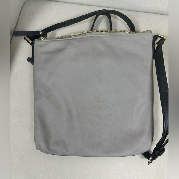 Kate Spade New York Watson Lane Hester Grey Taupe Crossbody Nylon Bag EUC - Picture 4 of 7